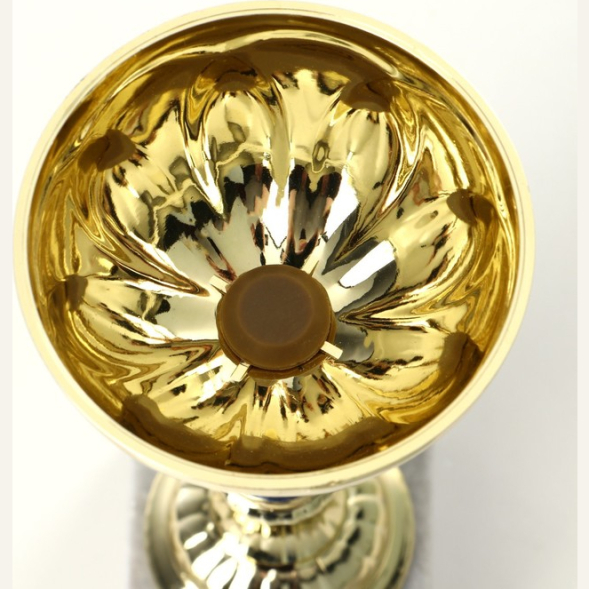 Кубок 132A, наградная фигура, золото, подставка камень, 28 × 10 × 9 см.